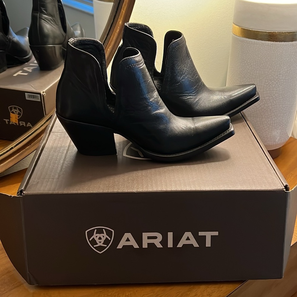 Ariat cowgirl boots